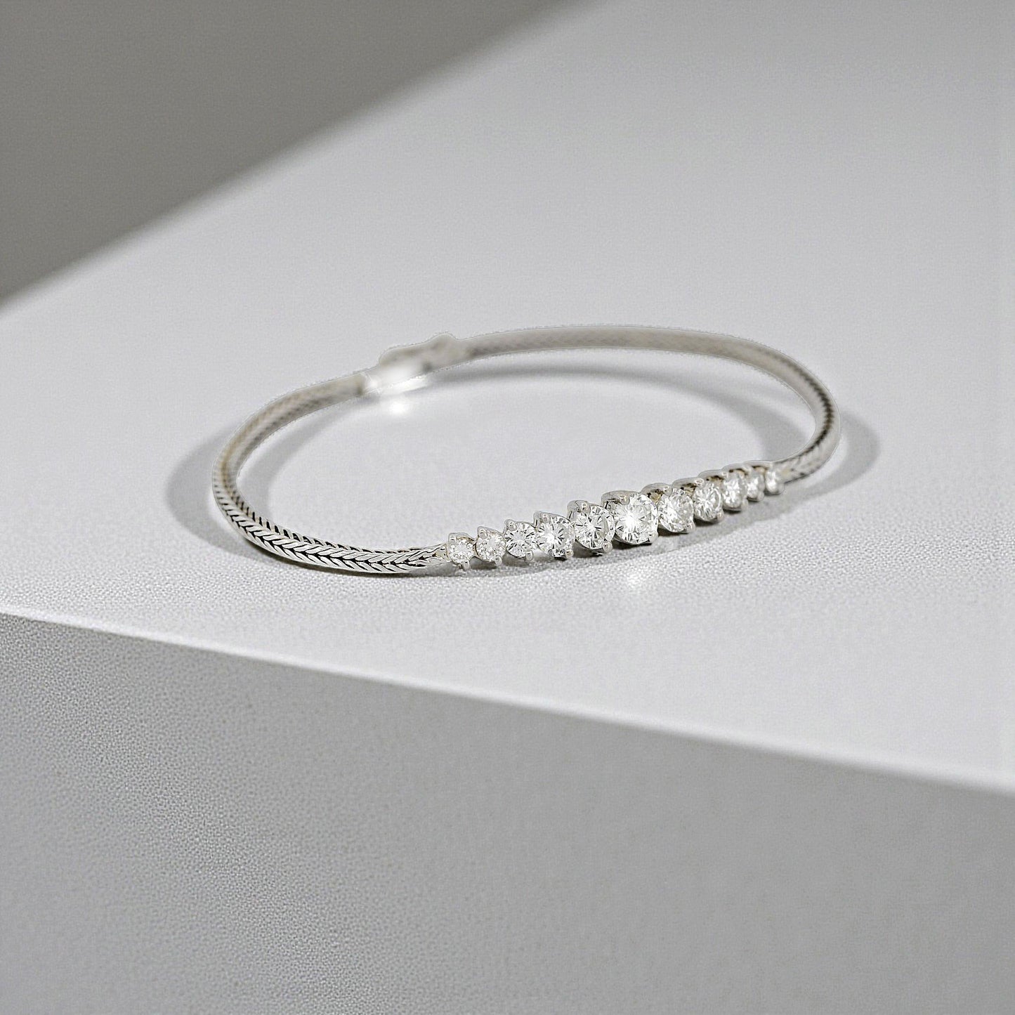14k White Gold Tapered Diamond Row Bracelet 1.00ct Size Small