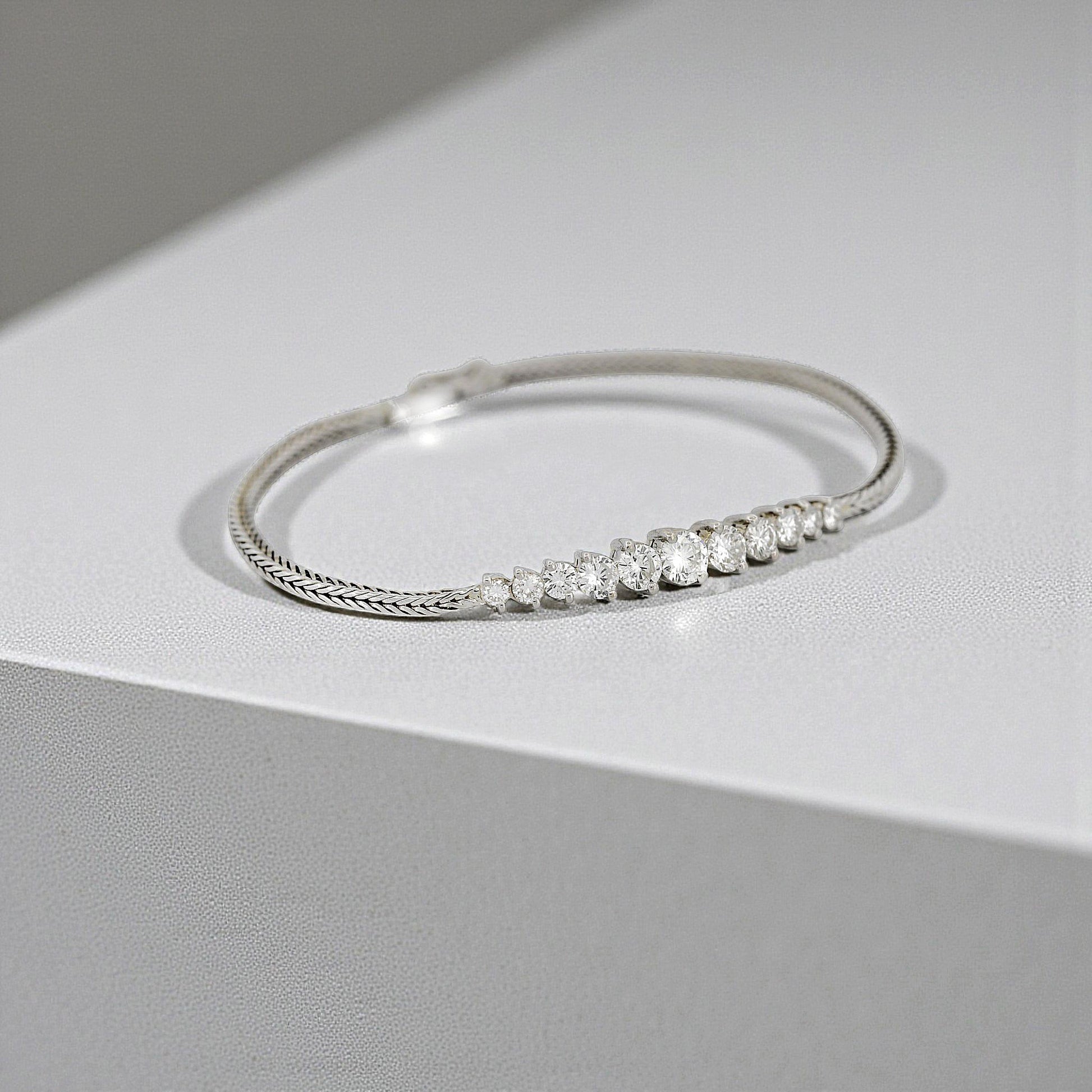 14k White Gold Tapered Diamond Row Bracelet 1.00ct Size Small